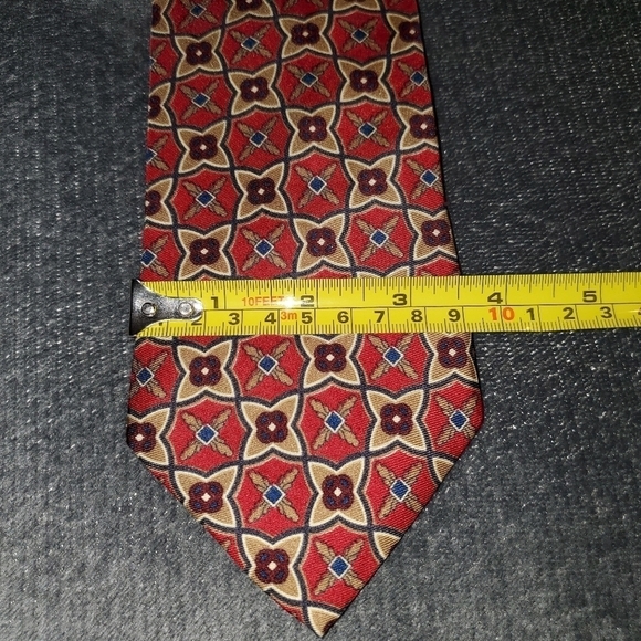Red, tan, blue patterned tie NEW - Picture 4 of 7